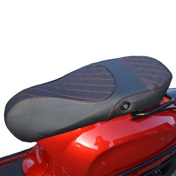 Coprisella Bentley stitch rosso in carbonio per Vespa Sprint / Primavera