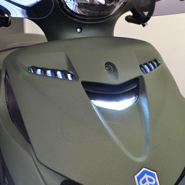Piaggio Zip 2000-> Illuminazione parafango anteriore a LED -> bianco brillante (frontale SP)